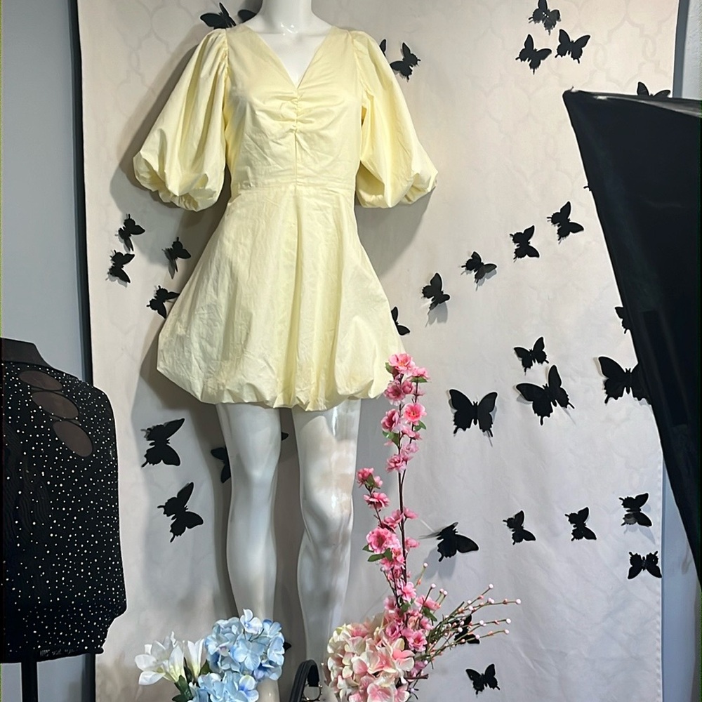 Beautiful dress with open tie up back๐โจ mint condition. - Picture 3 of 4